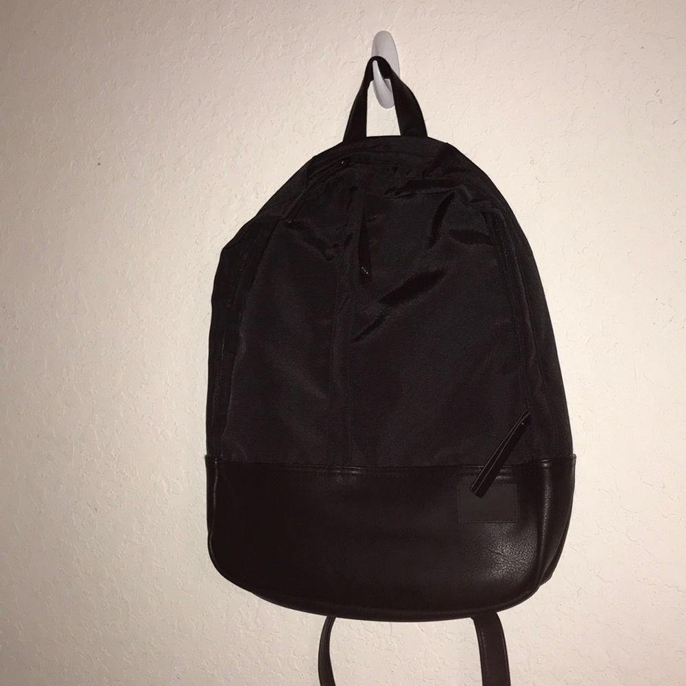 Backpack - Picture 8 of 8